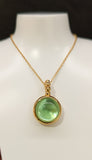 Collier en vermeil (argent plaqué or) et pierre verte
