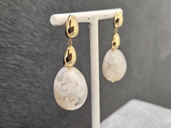 Boucles d'oreilles ZAG Lyah en acier doré et résine crème