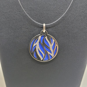 Les Georgettes Pendentif précieux Plumes argenté 25mm n°50 avec cuir bleu outremer/rose sirène